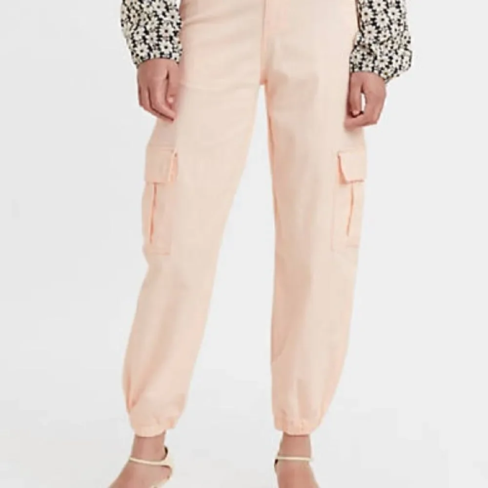 Levi’s High Waisted Cargo Pants Fine Twill Joggers Women’s Size 33 Light Pink